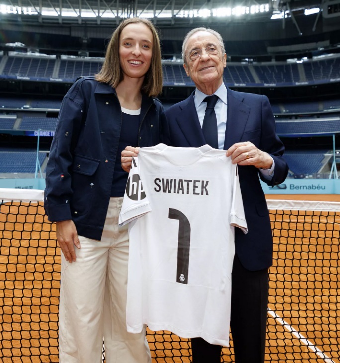 فلورنتينو بيريز وإيغا شفيونتيك. (وكالات)