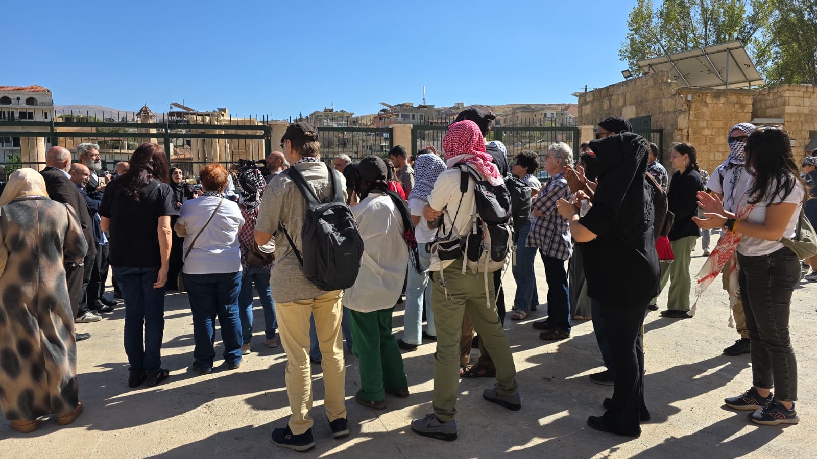 وفد أوروبي في قلعة بعلبك (لينا اسماعيل).