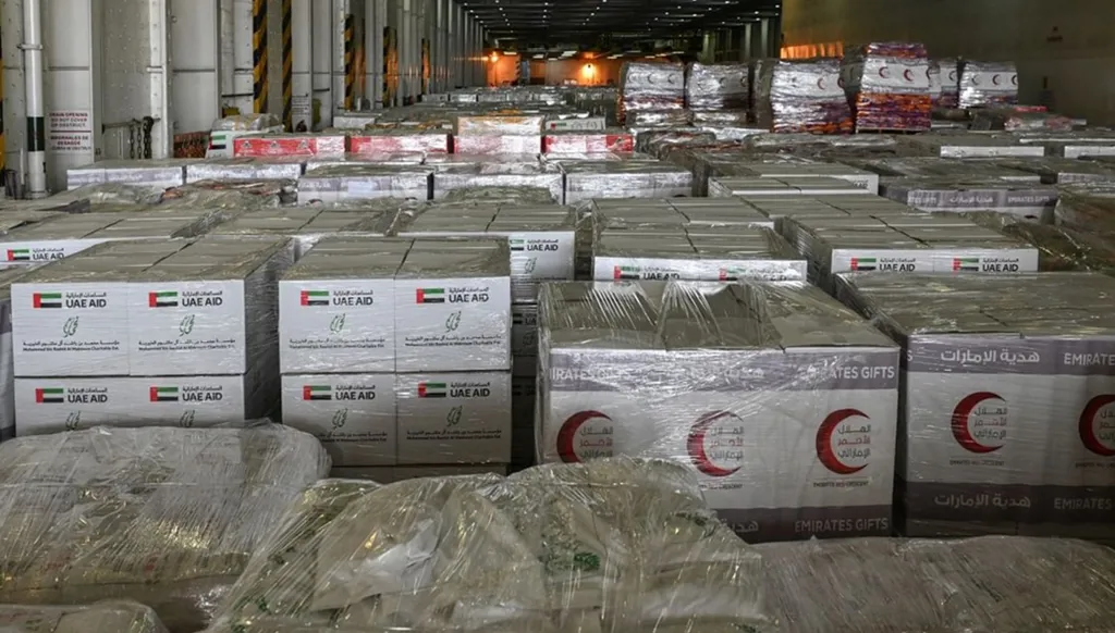 ضمن عملية "الفارس الشهم 3"... انطلاق "سفينة الإمارات الإنسانية" إلى غزة محمّلة بـ7,200 طن من المساعدات