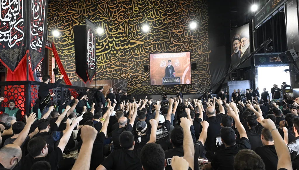 أولى ليالي عاشوراء عند ضريح نصرالله (حسام شبارو).