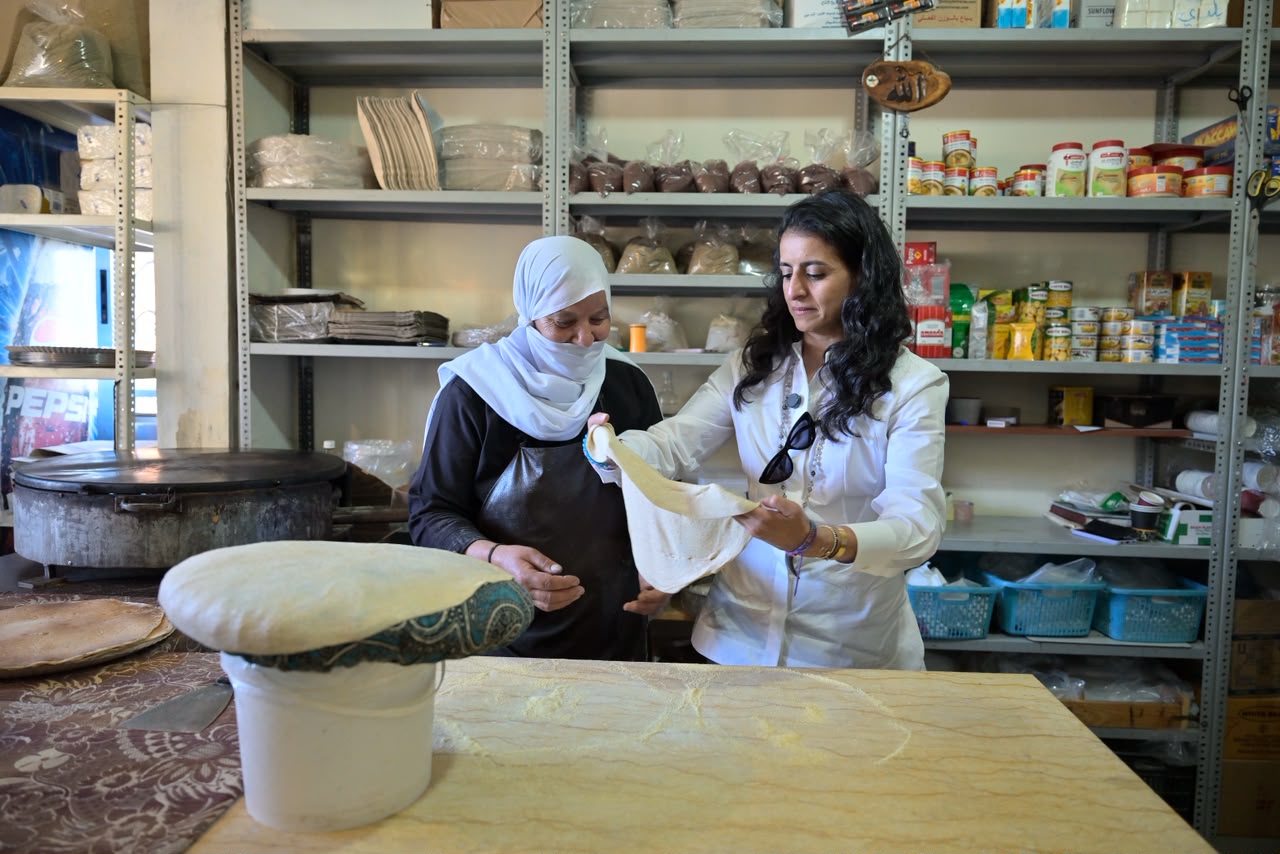 من زيارة شيخة ناصر النويس (نبيل اسماعيل).
