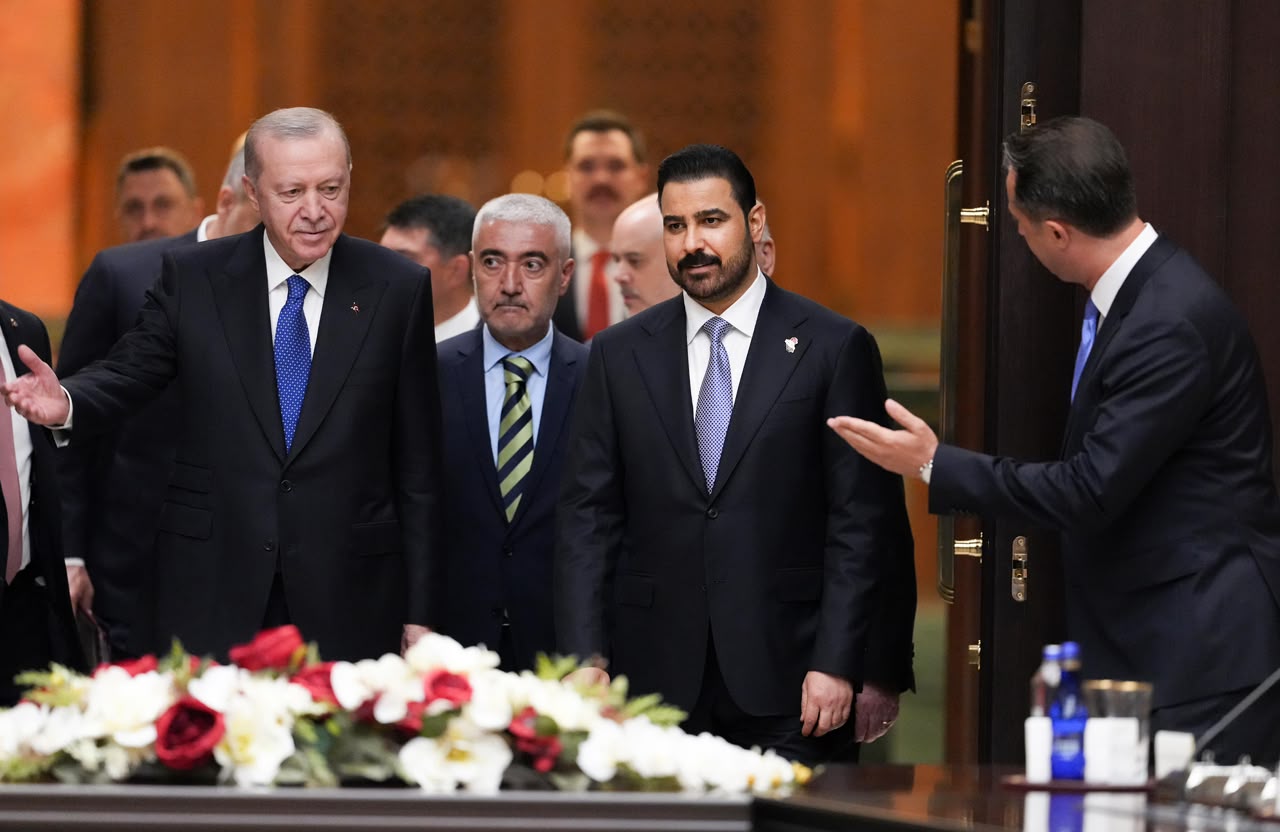 الرئيس التركي رجب طيب أردوغان ورئيس الوزراء العراقي علي الزيدي (واع).