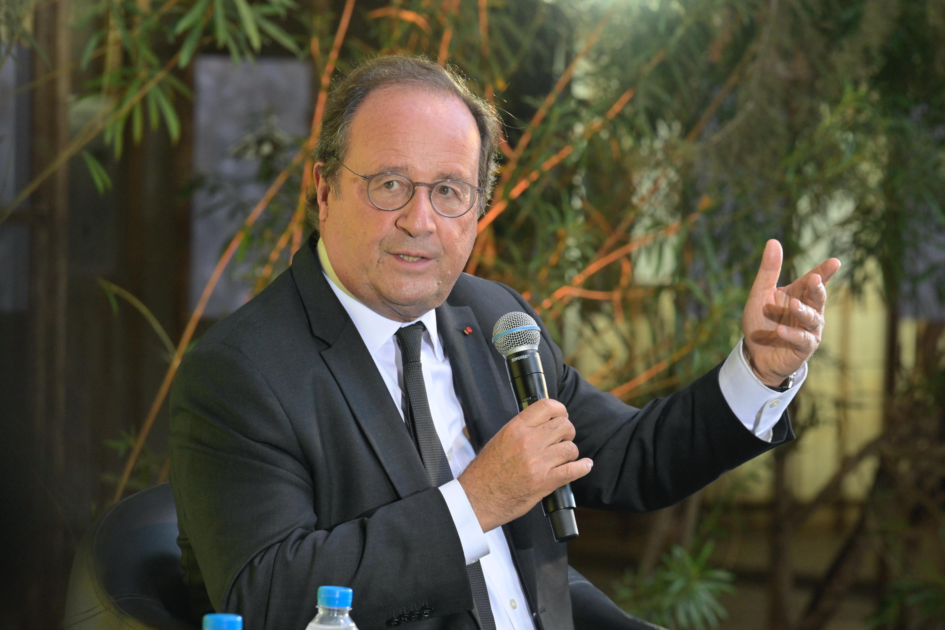 فرنسوا هولاند (نبيل اسماعيل).
