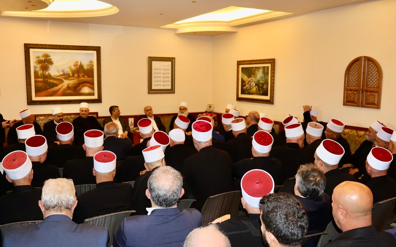 شيخ العقل زار النائب أبو الحسن (صورة مرفقة بالبيان).