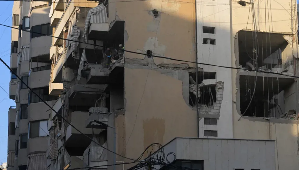 إعلام عبري: "حزب الله" لن يرد على اغتيال طبطبائي ويواصل إعادة بناء قوته