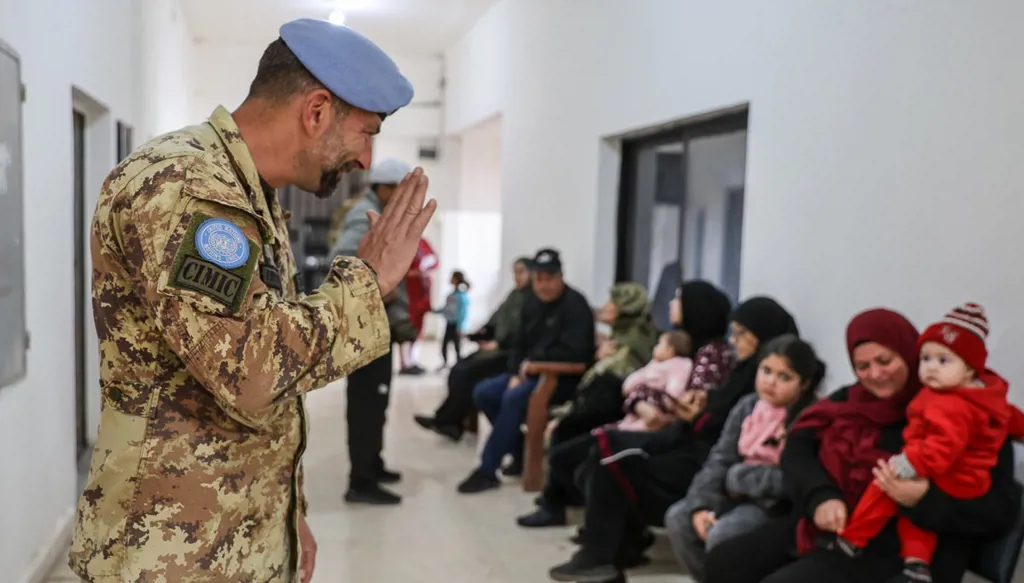 "اليونيفيل":  فحوص طبية وأدوية للنازحين ومواد بناء لترميم مدرسة جنوبية