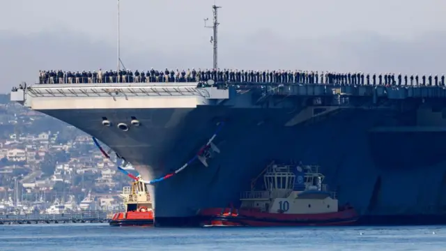 حاملة الطائرات.