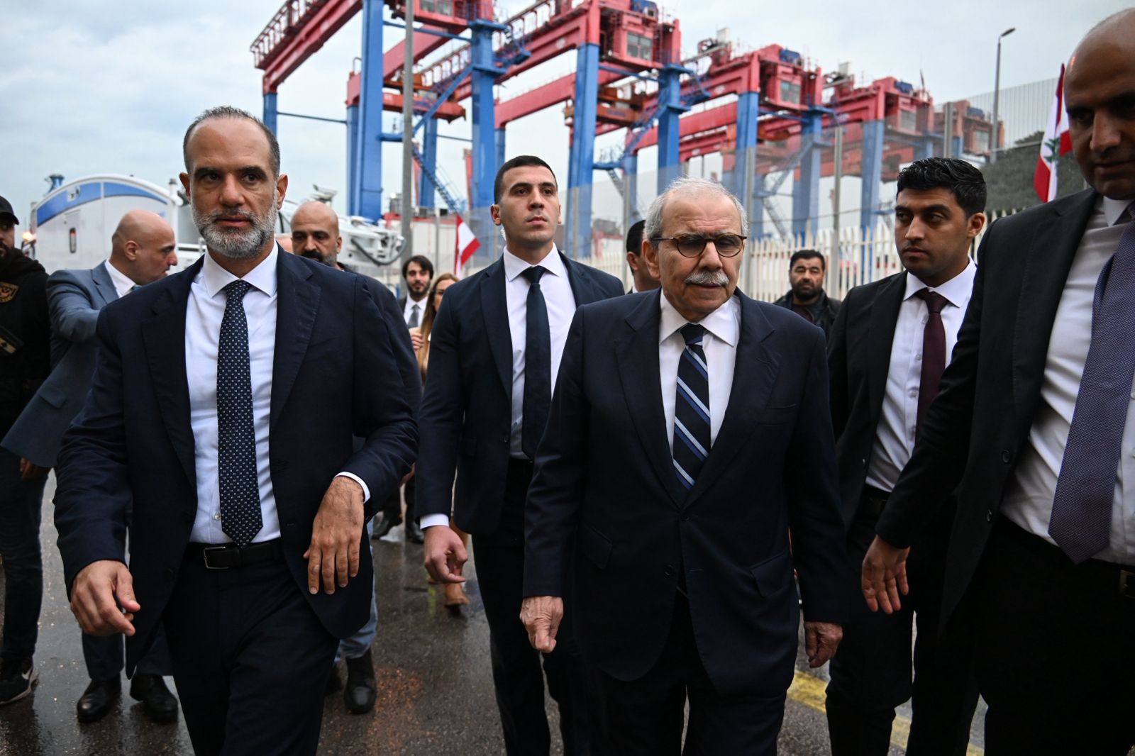 جولة تفقدية لنواف سلام في مرفأ بيروت. (حسام شبارو)