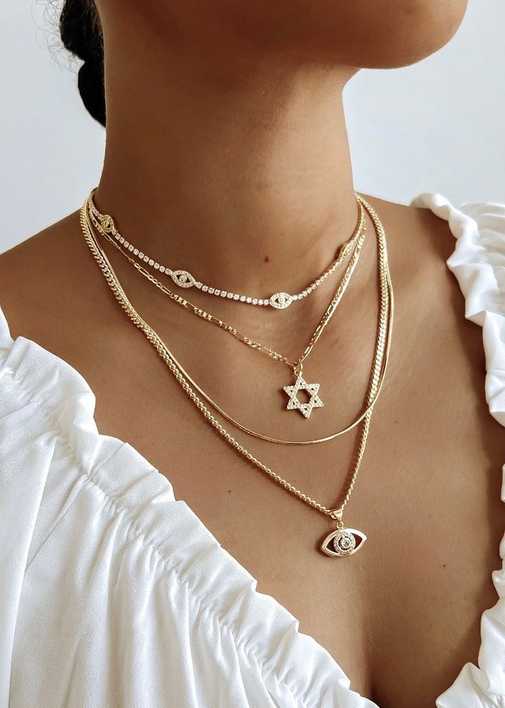 المجوهرات بأسلوب الطبقات للوك صيف 2025 (Pinterest)