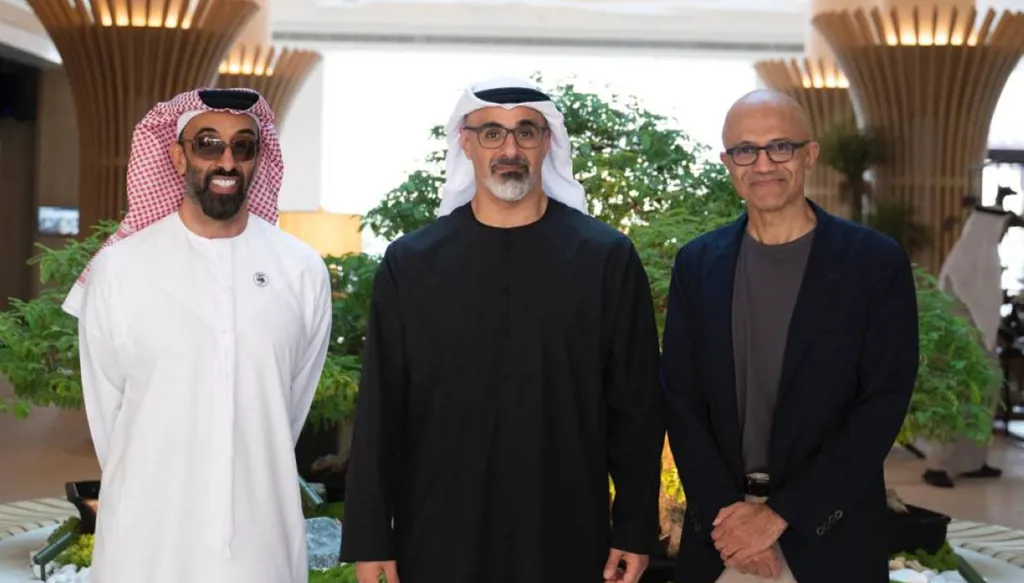 طحنون بن زايد يلتقي رئيس مجلس إدارة "مايكروسوفت"