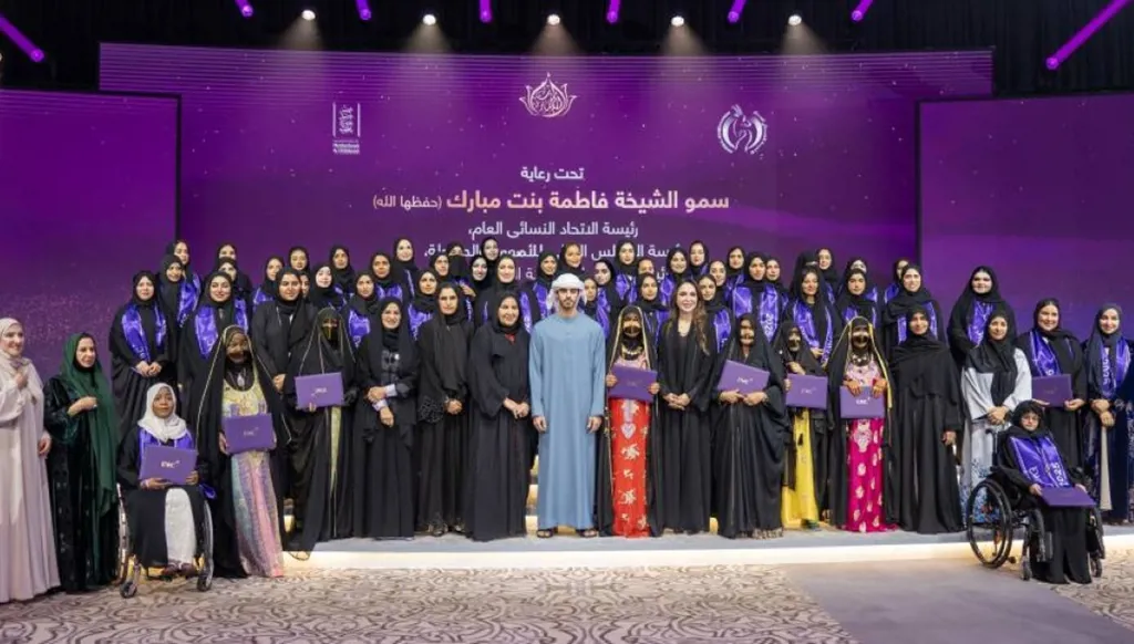 قمة "إماراتيات ملهمات" تؤكد من أبوظبي ريادة المرأة الإماراتية في صناعة التأثير