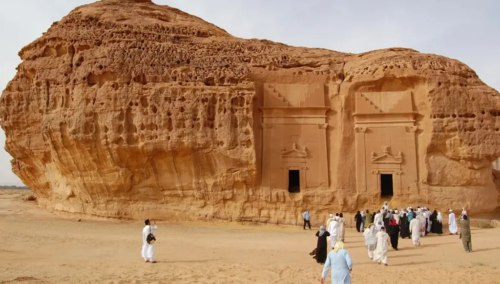 قطاع السياحة في السعودية يسجل أداء تاريخيا في 2024