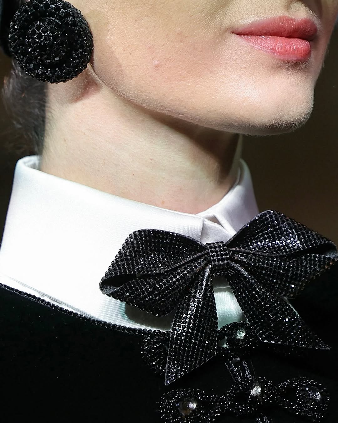 تصاميم أرماني الخالدة في اسبوع الموضة للأزياء الراقية 2026 في باريس (إنستغرام)