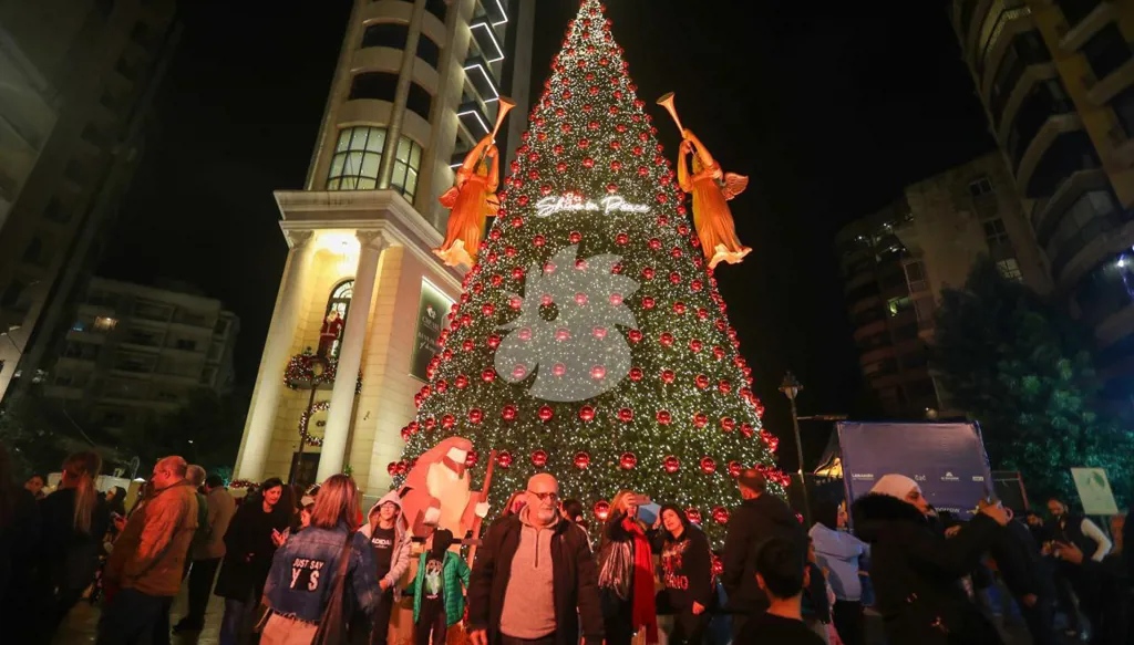 إضاءة شجرة الميلاد في ساحة ساسين (حسام شبارو).