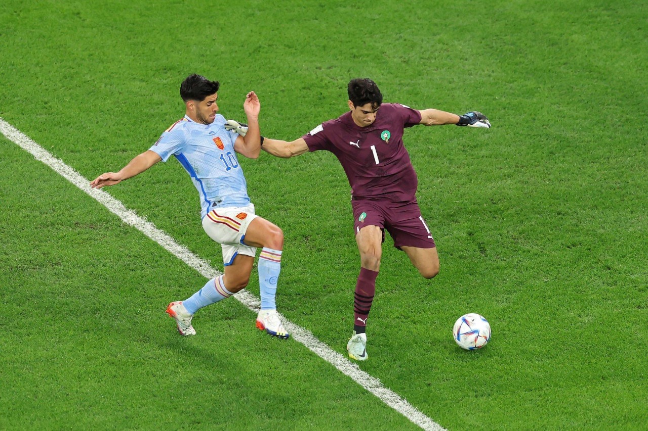 من مباراة بين إسبانيا والمغرب في كأس العالم 2022. (أ ف ب)