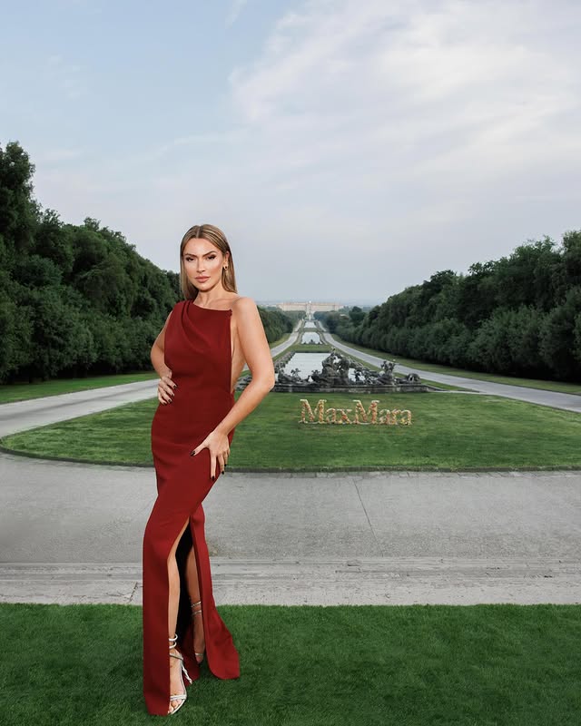 هاديسا باللون البرغندي من ماكس مارا (إنستغرام)