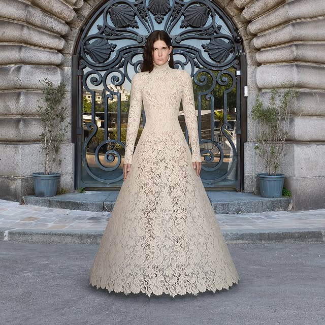 مجموعة بالنسياغا للأزياء الراقية (إنستغرام)