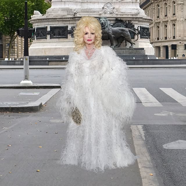 مجموعة بالنسياغا للأزياء الراقية (إنستغرام)