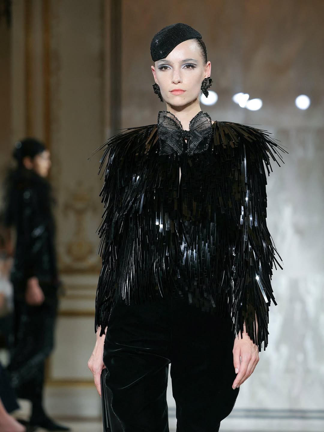 مجموعة Armani Privé للأزياء الراقية لخريف وشتاء 2025–2026 في باريس (إنستغرام)