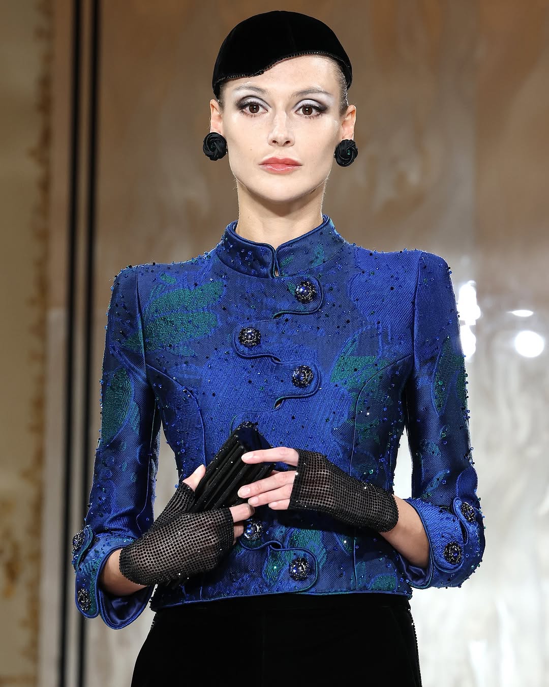 تصاميم أرماني الخالدة في اسبوع الموضة للأزياء الراقية 2026 في باريس (إنستغرام)