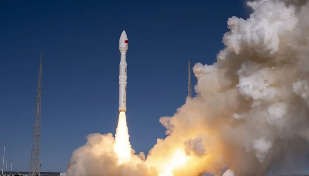 إطلاق صاروخ صيني محمّل بقمرين اصطناعيين مخصصين للتجارب التقنية