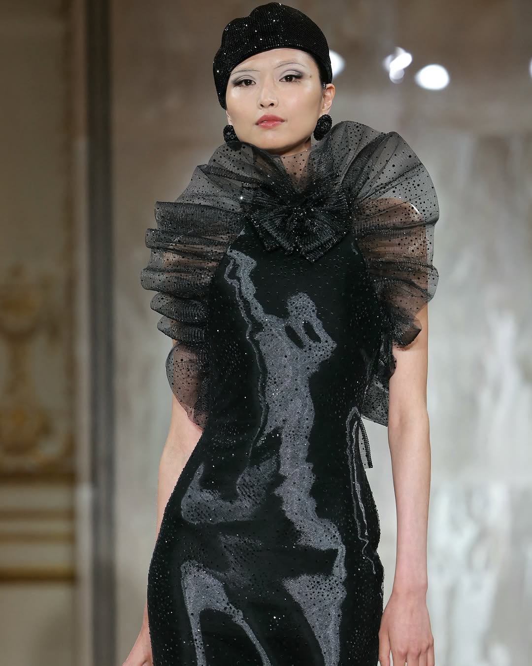 تصاميم أرماني الخالدة في اسبوع الموضة للأزياء الراقية 2026 في باريس (إنستغرام)