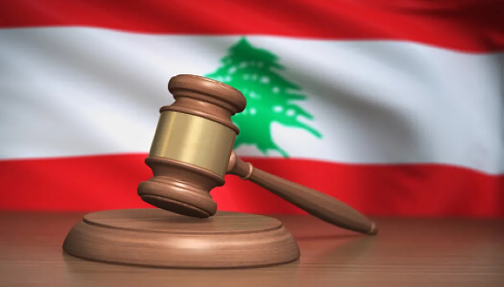 لائحة بموظفين مرتشين