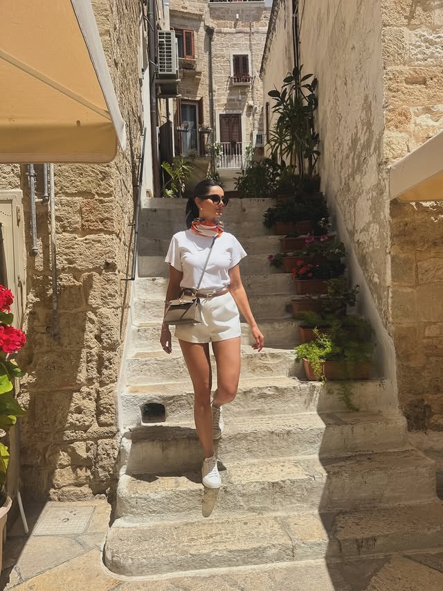 ماهلاغا جابري تستكشف شوارع ماتيرا (إنستغرام)