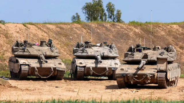 دبابات إسرائيلية (غيتي).