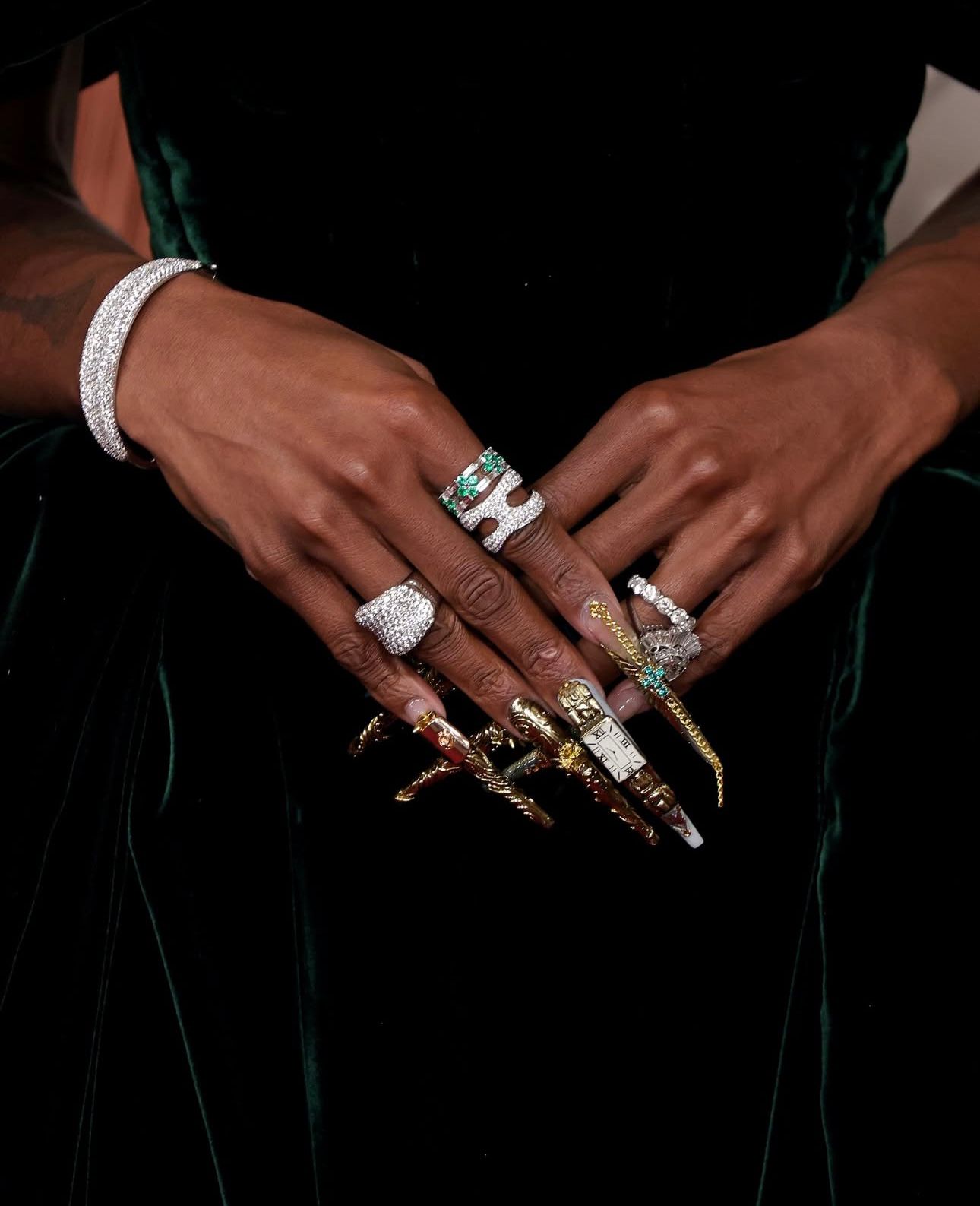 سينتيا إيريفو بمجوهرات روبرتو كوين (إنستغرام)