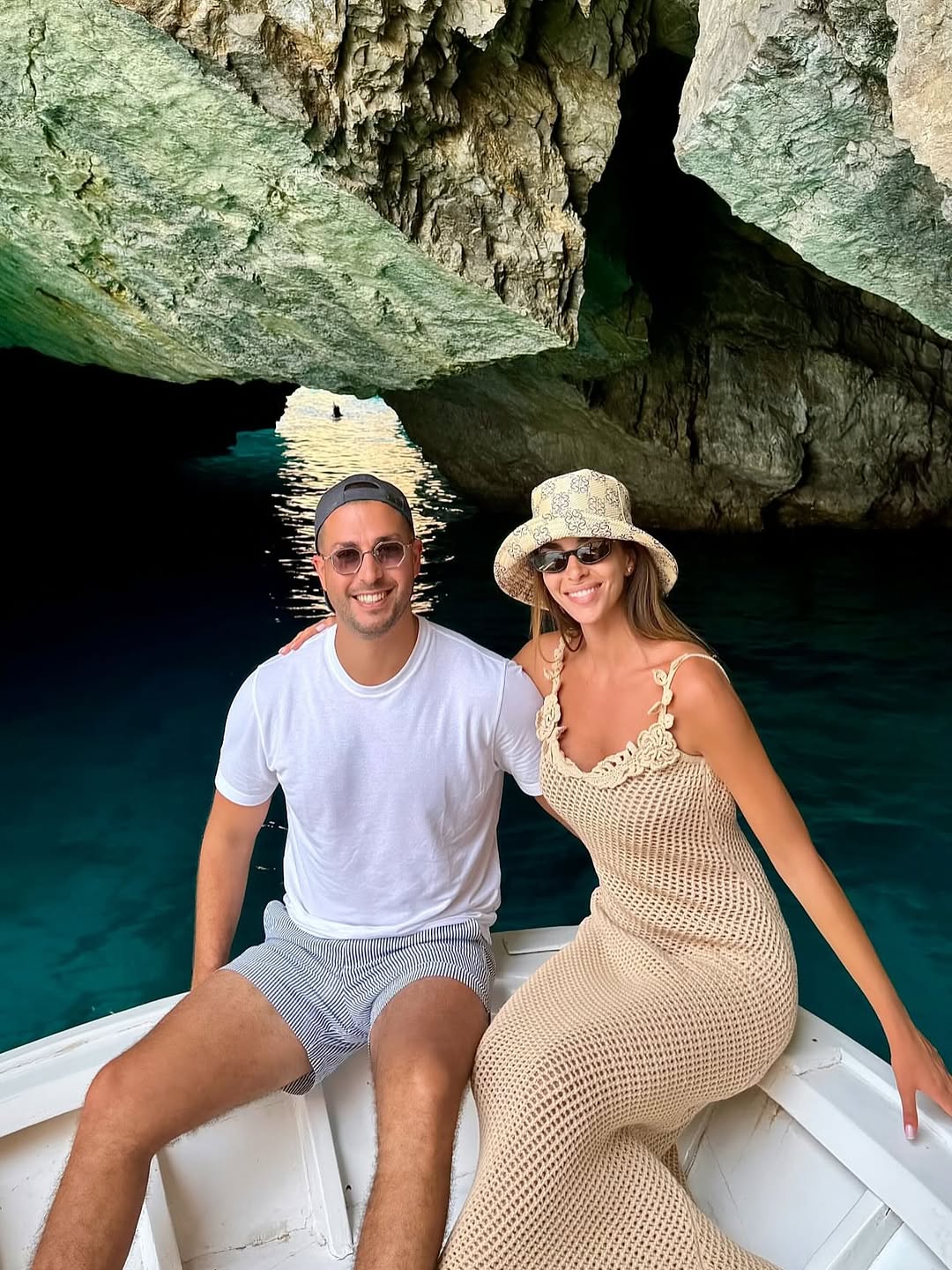 زين قطامي مع زوجها سيليو صعب في ايطاليا بفستان كروشيه من توقيع ايلي صعب (انستغرام)