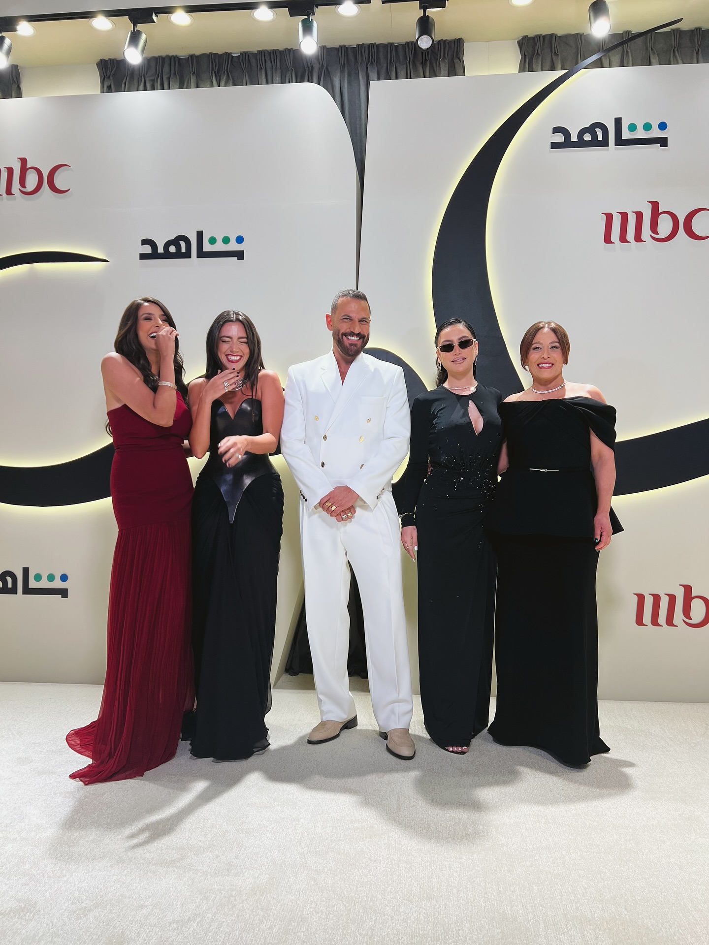 ستيفاني عطاالله مع أبطال مسلسل 