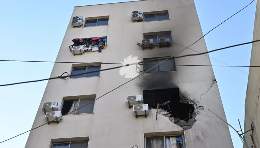 تصعيد متواصل في اليوم الثاني عشر للحرب في لبنان... استهداف جسر طيرفلسيه وشقة في النبعة!