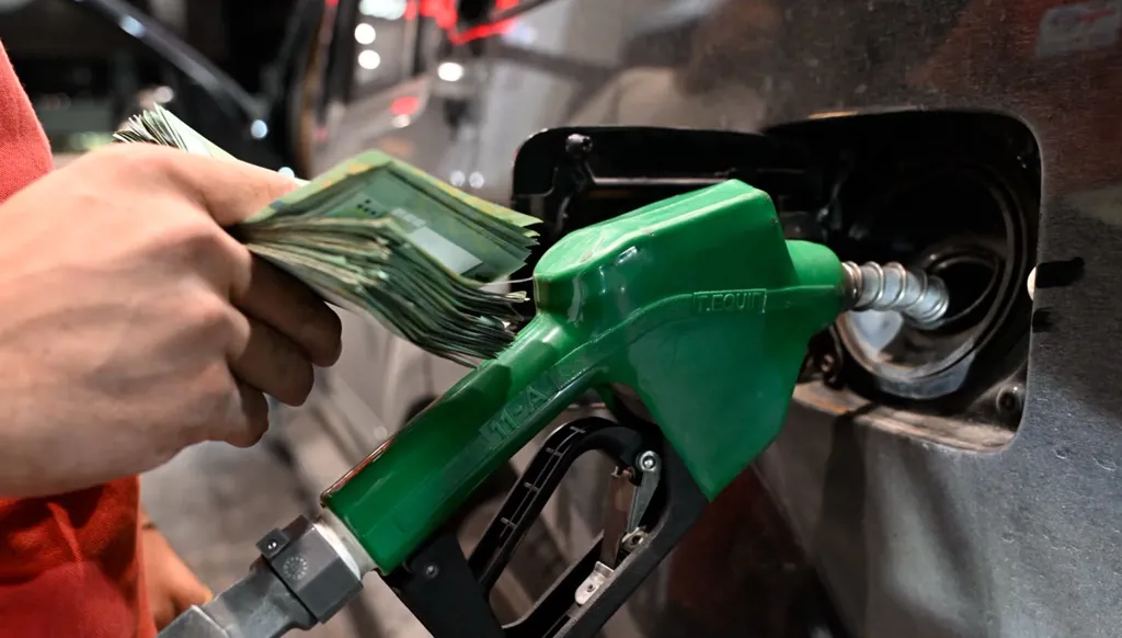 البنزين "يتبخر" من سيارات اللبنانيين... فهل المشكلة في النوعية أو في الأسعار؟