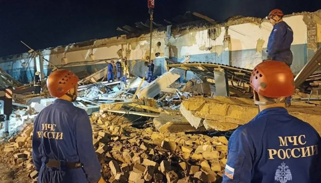 بالفيديو... قتلى وجرحى جراء انفجار في مصنع روسي