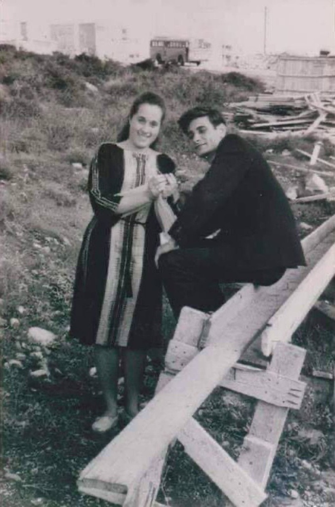 محمود درويش وتمار بن عامي. (مواقع التواصل)