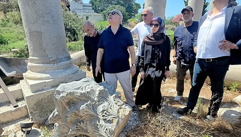 زيارة وزير الثقافة إلى صور (أحمد منتش).