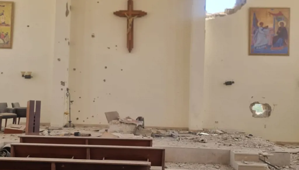 دير سيدة البشارة في زوطر الغربية... صرح مسيحي يمسح عن وجهه آثار الحرب