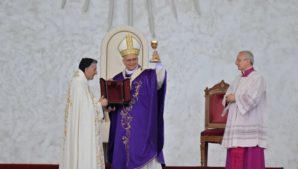 كيف يفكّ البابا أسرَ لبنان؟