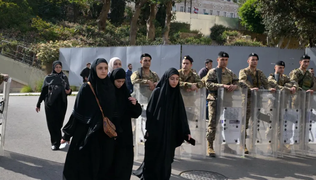 "أمل" و"حزب الله" يدعوان إلى عدم التظاهر حفاظا على الاستقرار والسلم الأهلي