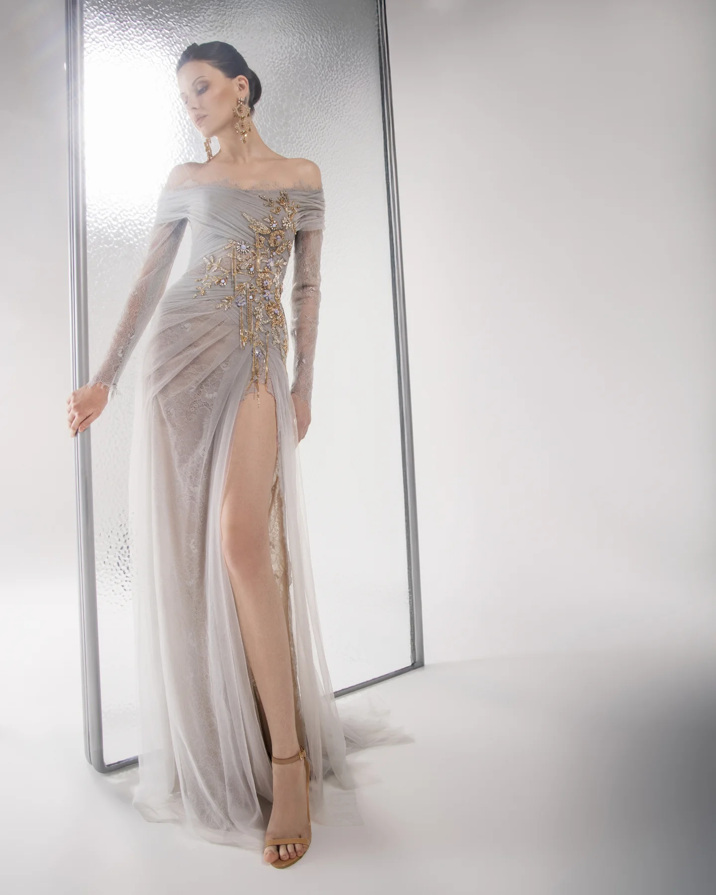 من مجموعة الوعد لربيع وصيف 2026 للمصمّم نجا سعادة (إنستغرام)