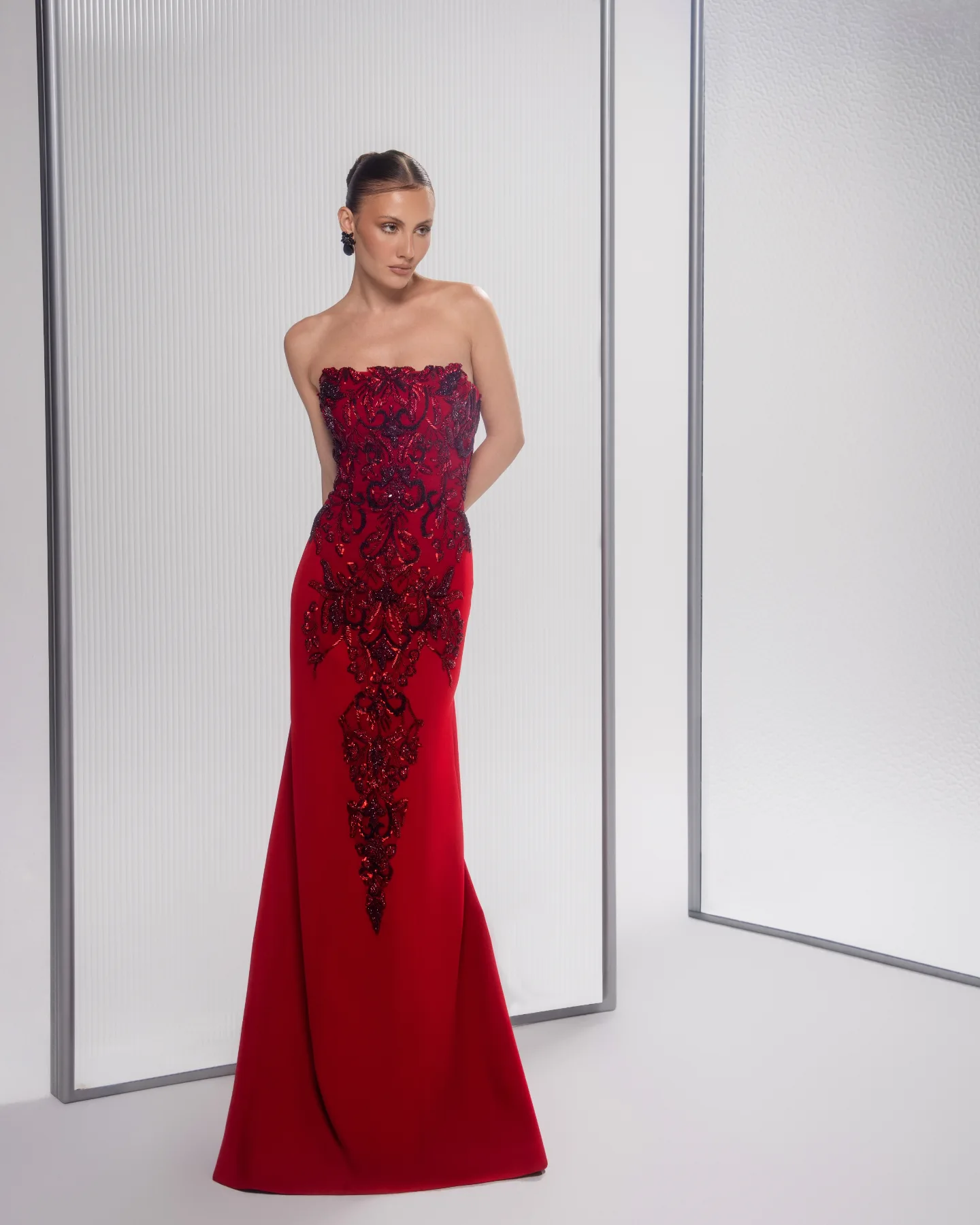 من مجموعة الوعد لربيع وصيف 2026 للمصمّم نجا سعادة (إنستغرام)