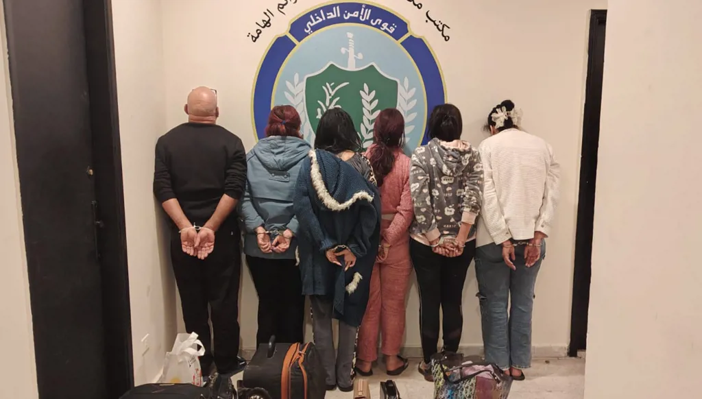 في لبنان... توقيف فتيات بجرم ممارسة أعمال الدعارة وسائق السيّارة الذي يقلّهنّ