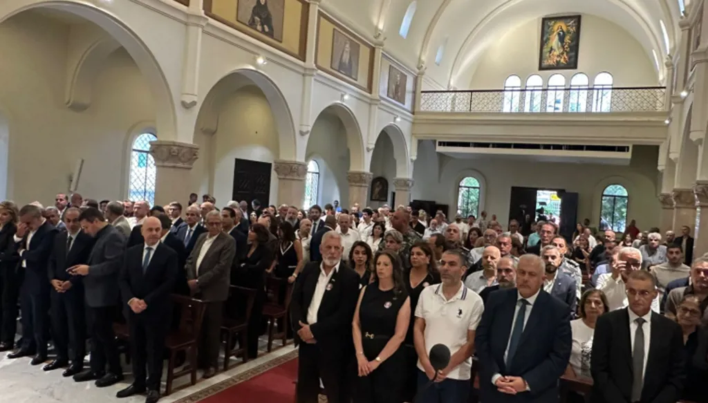 "القوات" أحيت ذكرى تفجير المرفأ بقداس في الجميزة...  حاصباني: ننتظر القرار الظني