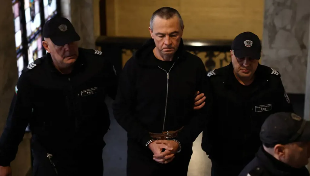 بعد رفض مالك سفينة "روسوس" الإدلاء بإفادته... البيطار إلى بيروت غداً