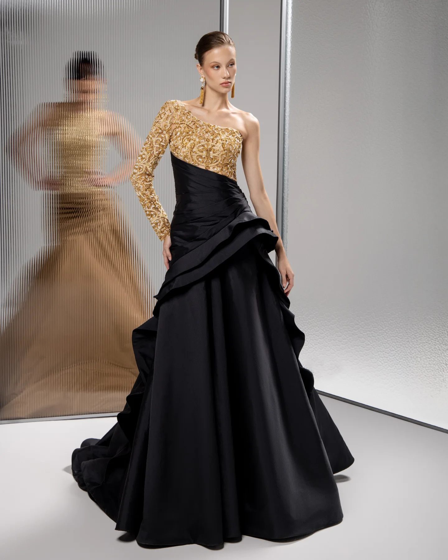 من مجموعة الوعد لربيع وصيف 2026 للمصمّم نجا سعادة (إنستغرام)