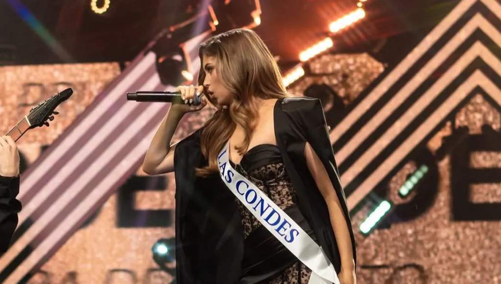 متسابقة ملكة جمال تشيلي تشعل المسرح بأداء "ديث ميتال" (فيديو)