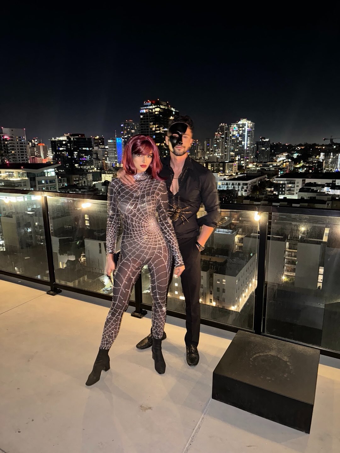 ماهلاغا جابري وخطيبها في هالووين (إنستغرام)