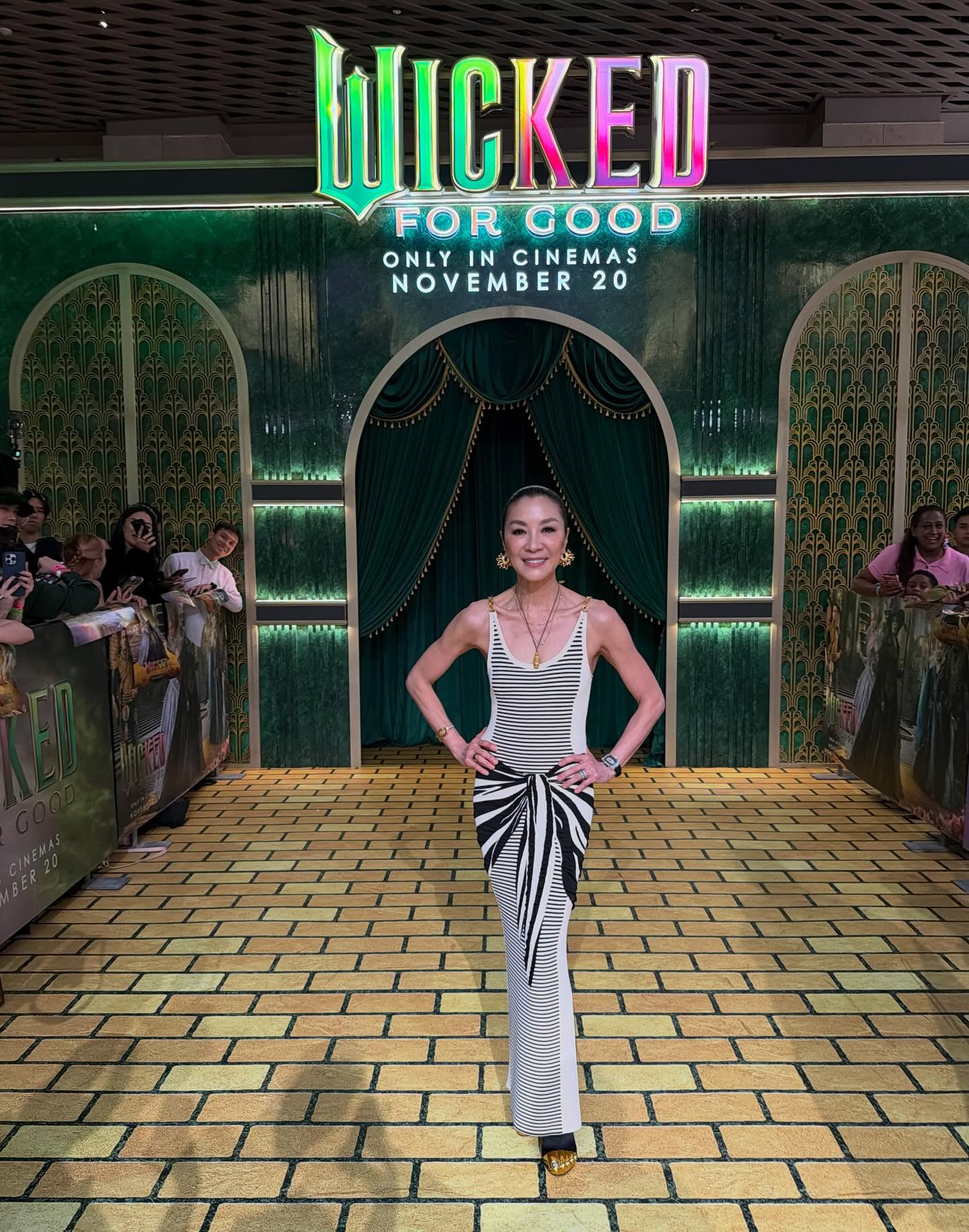 ميشيل يوه بتصميم سكياباريلي (إنستغرام)