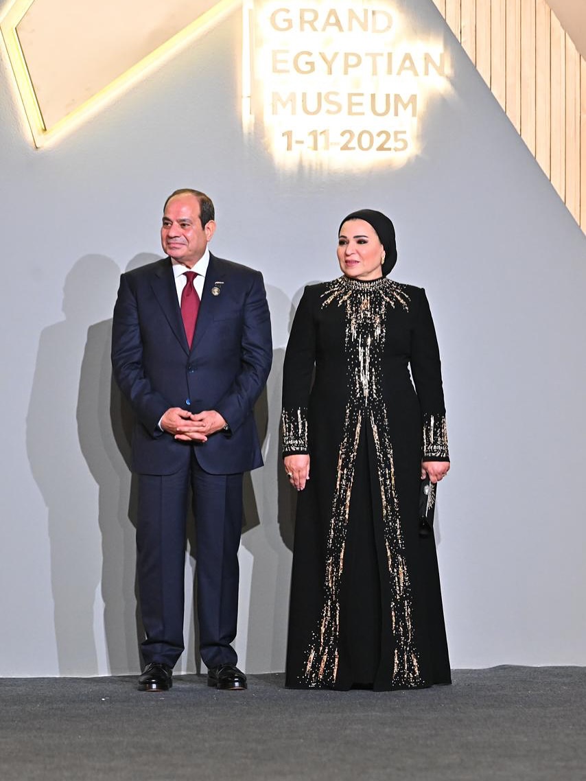 انتصار السيسي الى جانب الرئيس السيسي في افتتاح المتحف المصري الكبير (انستغرام)